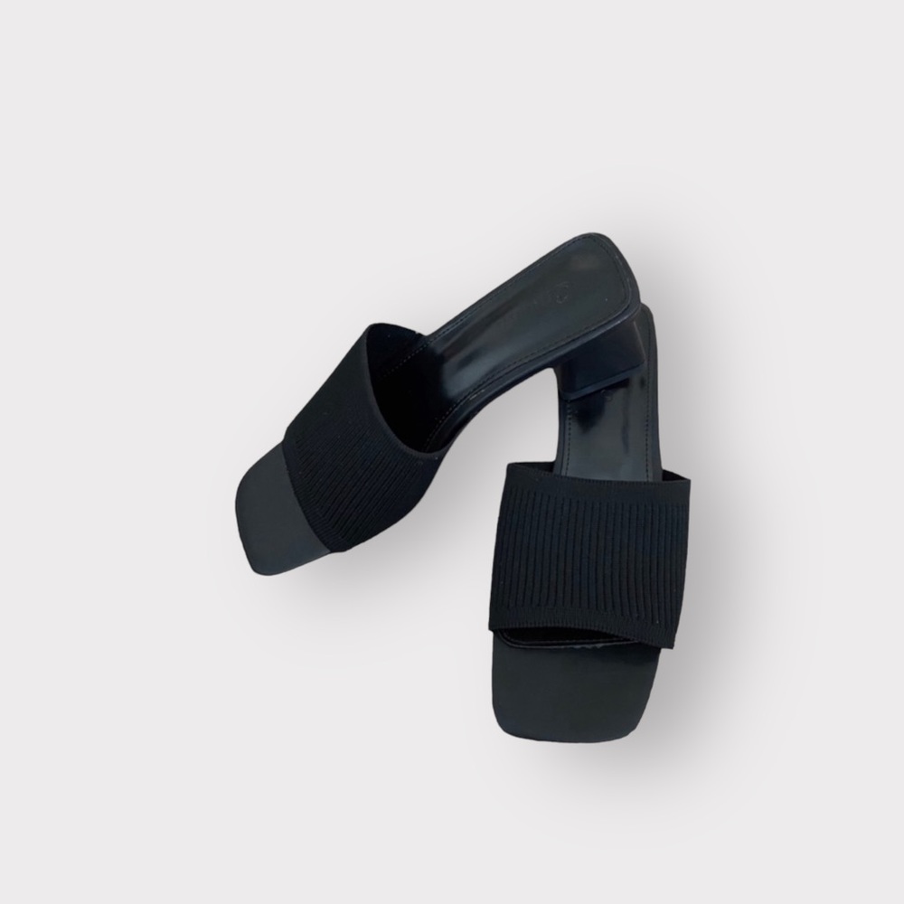 Cuccoo black sandals size 6.5